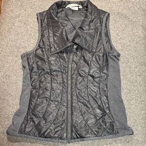 Stylish Black Quilted Athleta vest size Medium